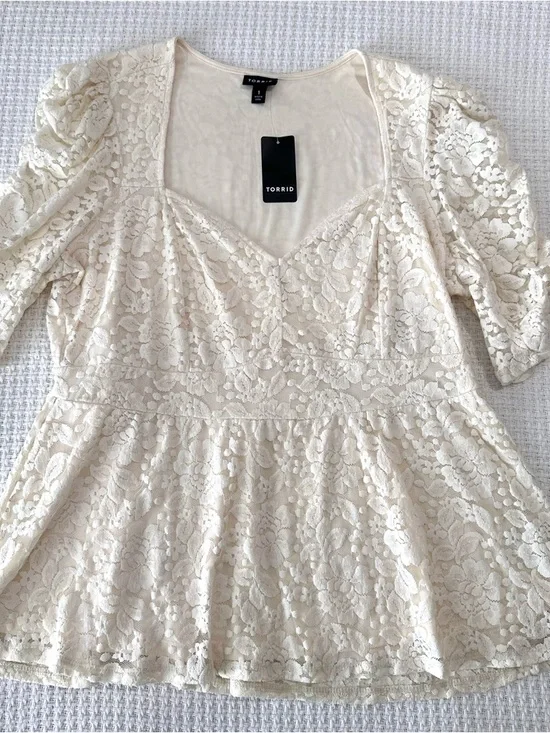Torrid Ivory Stretch Lace Cinched Elbow Sleeve Peplum Top Womens 1X (14-16) NWT - Picture 4 of 7